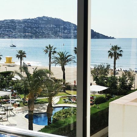 Spacieux Appartement Rose Front Mer Et Piscine Roses Kültér fotó