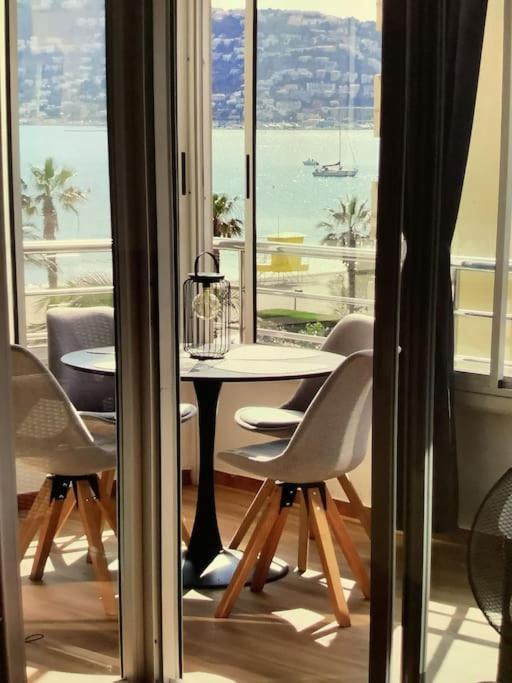 Spacieux Appartement Rose Front Mer Et Piscine Roses Kültér fotó