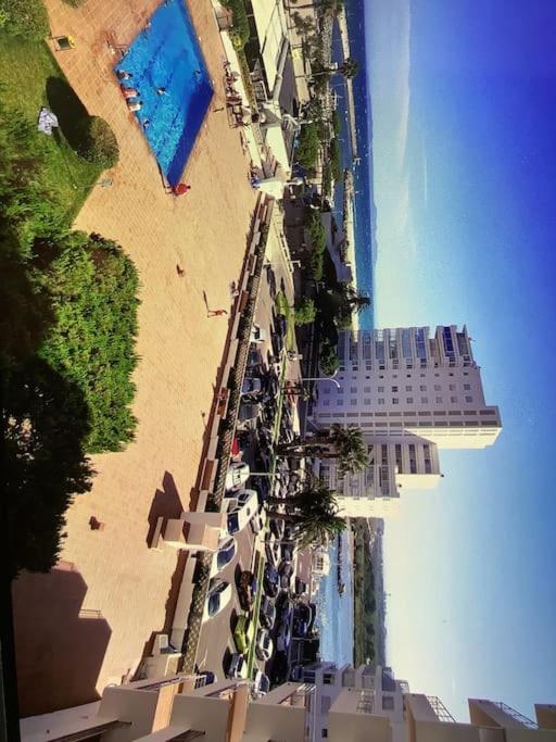 Spacieux Appartement Rose Front Mer Et Piscine Roses Kültér fotó