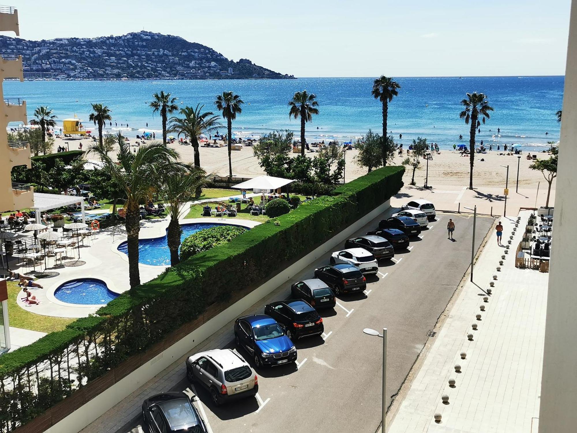 Spacieux Appartement Rose Front Mer Et Piscine Roses Kültér fotó