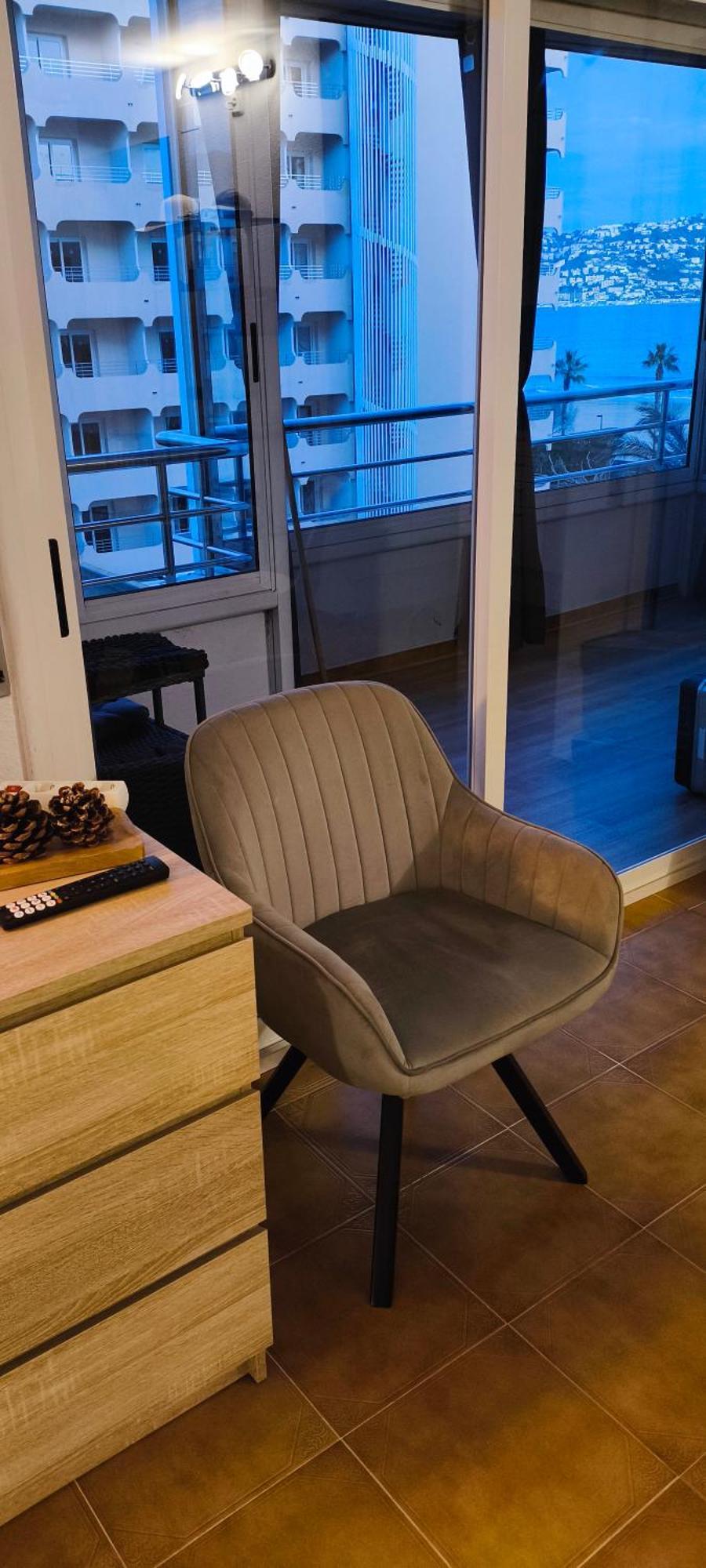 Spacieux Appartement Rose Front Mer Et Piscine Roses Kültér fotó