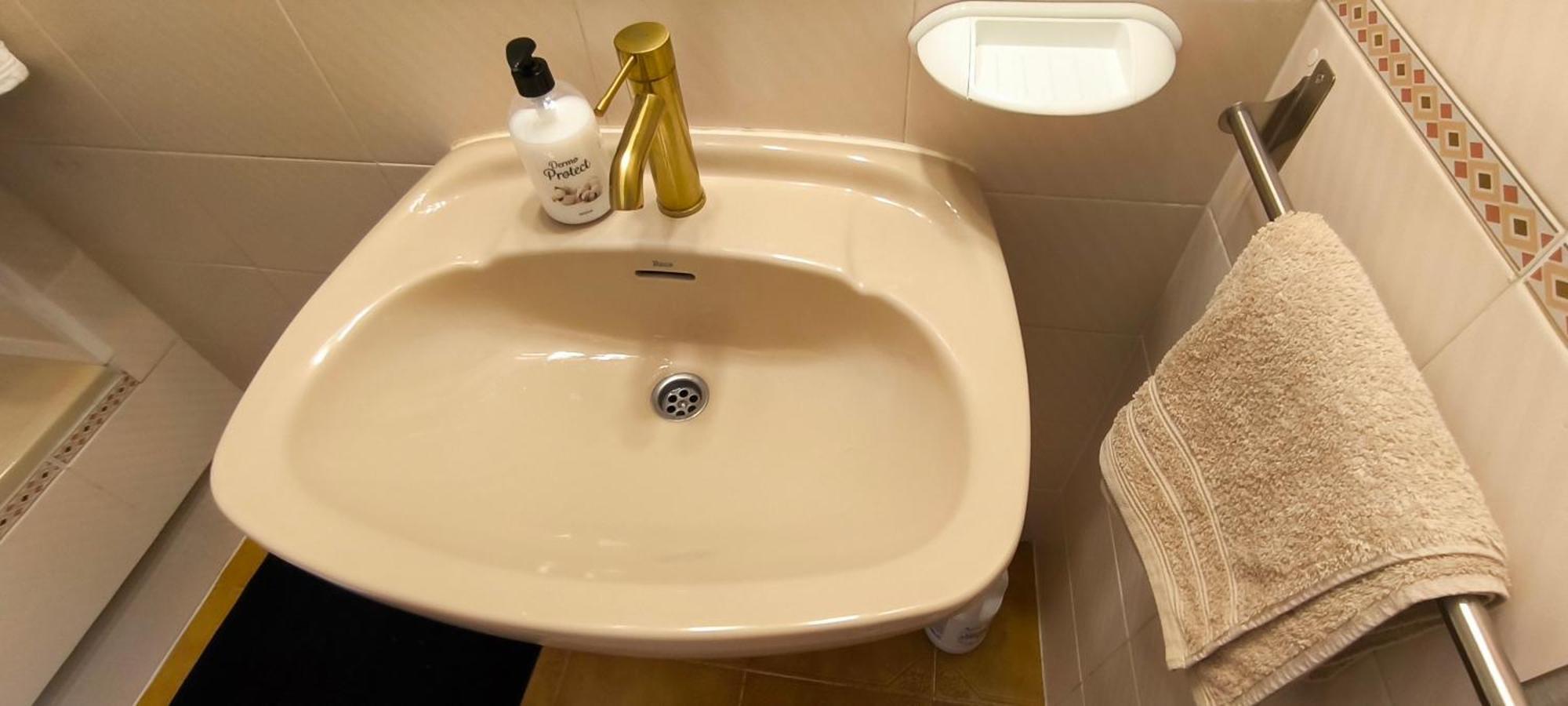 Spacieux Appartement Rose Front Mer Et Piscine Roses Kültér fotó
